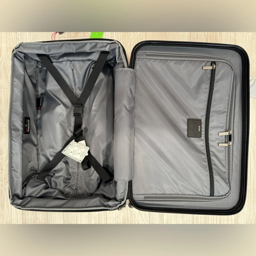 Tumi 19 Degree International Expandable 4-Wheel Carry-On - Grey Texture